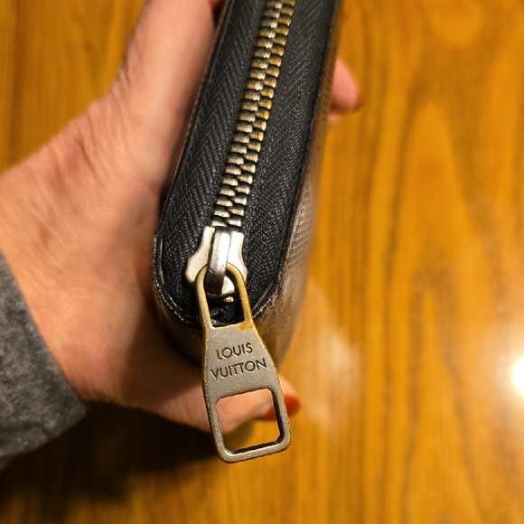 Louie Vuitton Damier Black Leather Wallet - Picture 3 of 13